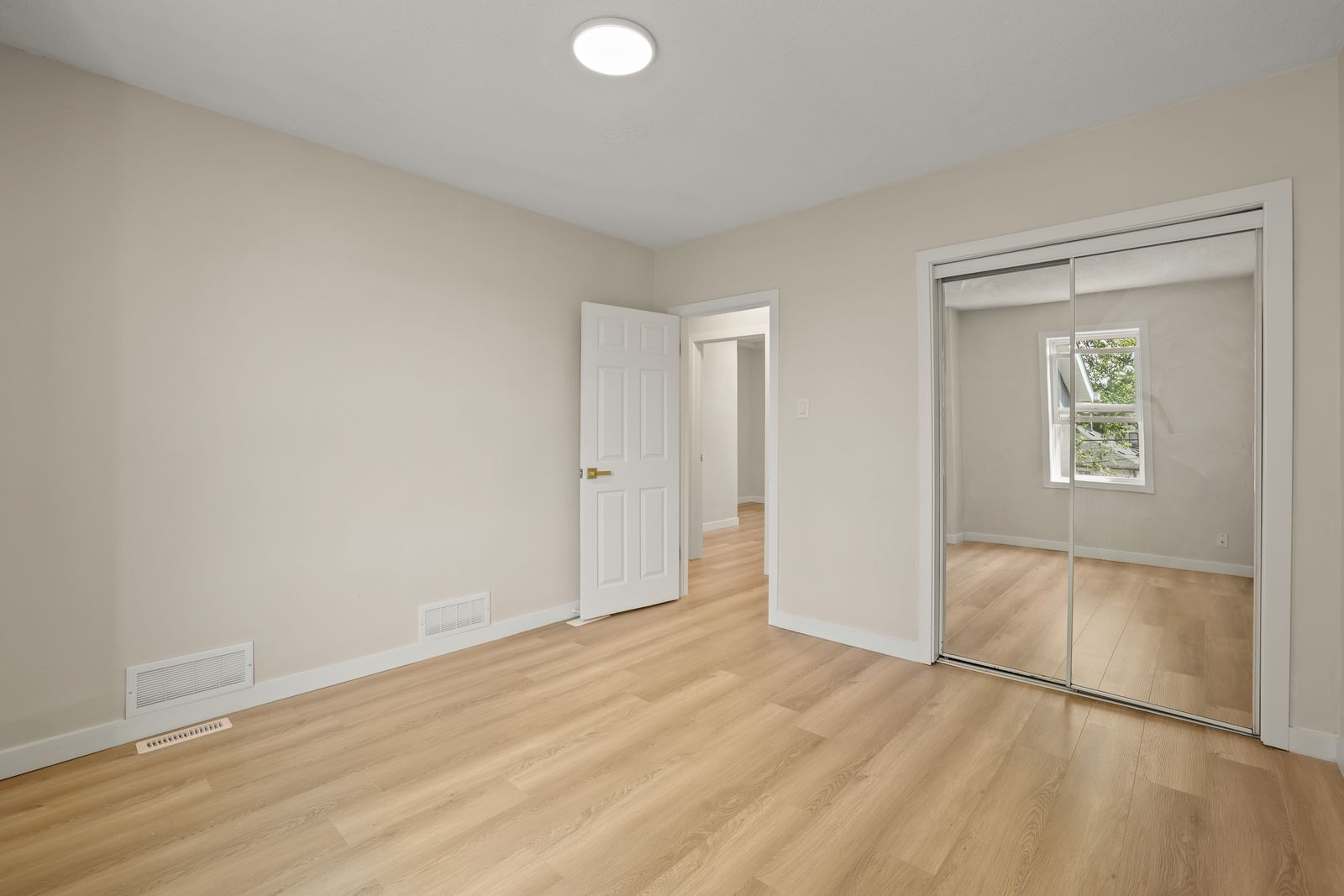 Second bedroom with mirrored closet doors