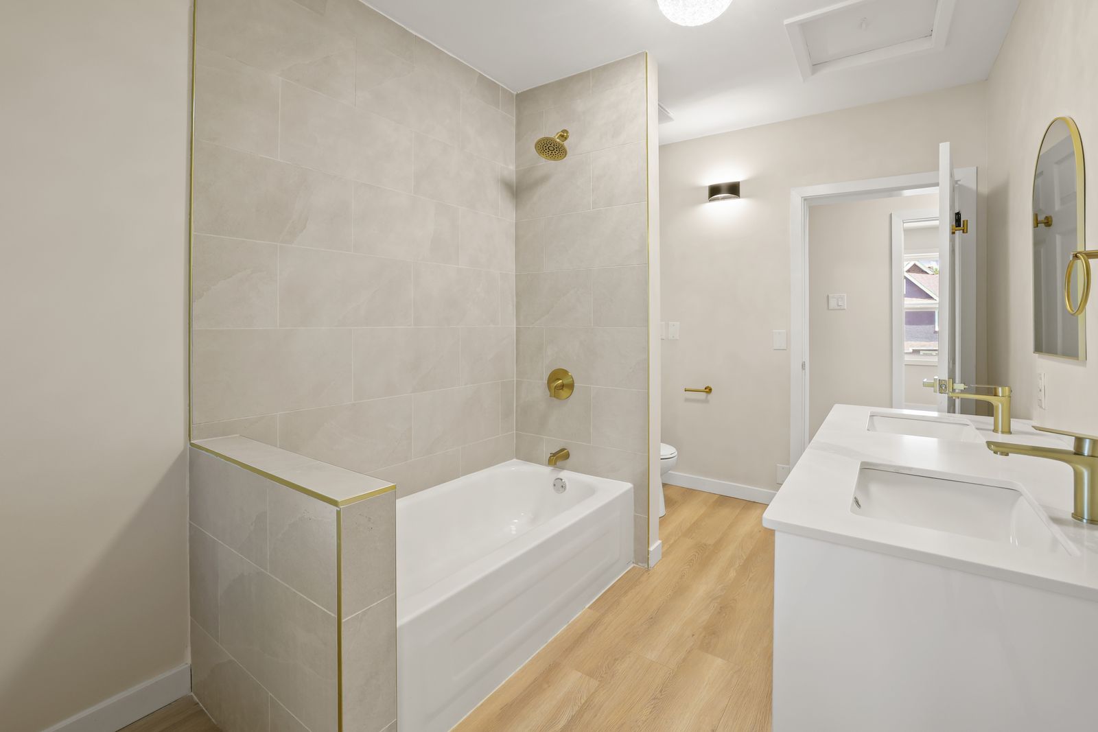 Tiled tub and shower in the main bathroom